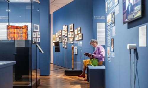 Blick in die Ausstellung „Objekte. Geschichte. Geschichten." Foto: David von Becker/DHM