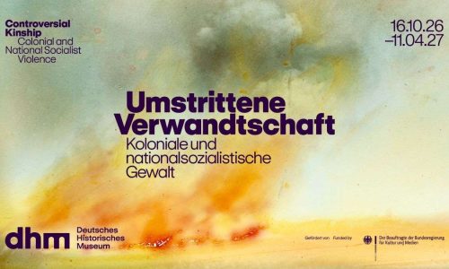 Banner der Ausstellung im DHM: „Umstrittene Verwandtschaft.” Foto: DHM