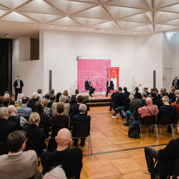 Rund 200 Gäste verfolgten an diesem Abend die Erinnerungen und Einschätzungen von Olaf Scholz.