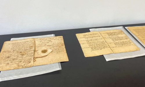 Der erste Blick auf die berühmten Schriftstücke, kurz nachdem sie im DHM angekommen sind.